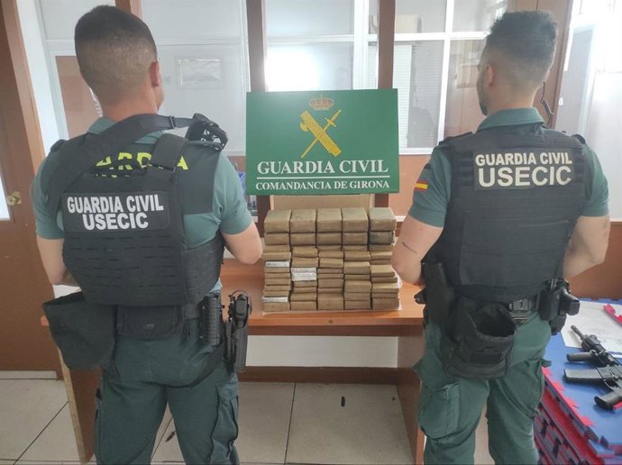 Hachís incautado en el control de tráfico de este domingo en la AP-7 en Garrigàs (Girona).