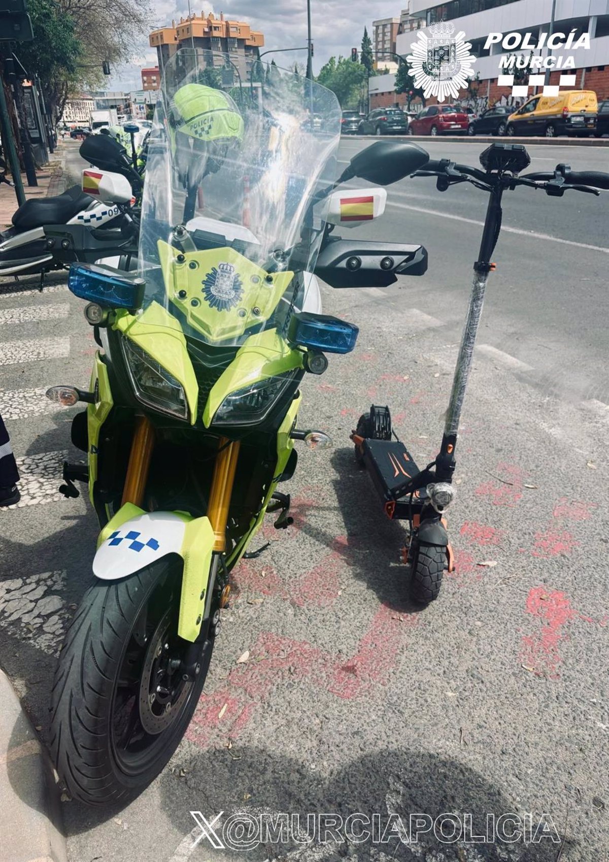 Denunciado el conductor de un patinete por circular a 80 km/h y saltarse un semáforo en rojo en Murcia