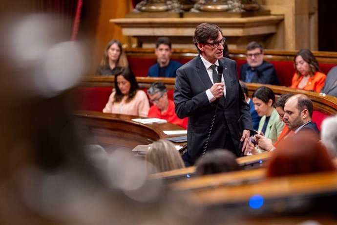 El president de la Generalitat, Salvador Illa, durant la sessió de control
