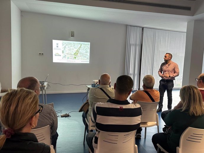El delegado de Hábitat Urbano informa sobre el proyecto de reforma integral de la calle Malasmañanas.