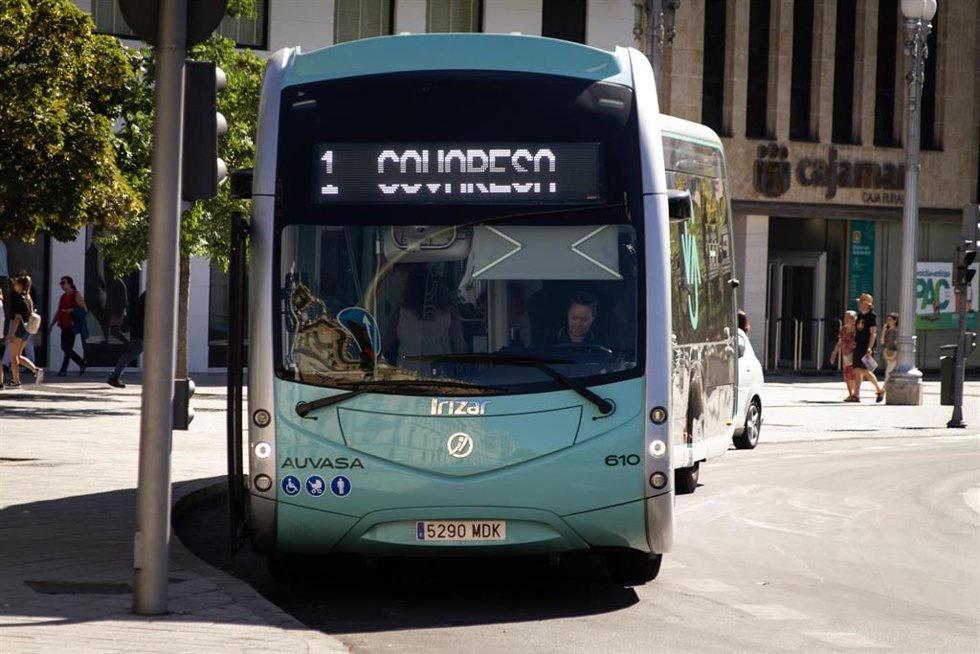 Un autobús de la línea 1 de Auvasa en Valladolid.