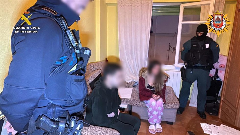 Dos de los detenidos en la operación de desmantelamiento de un punto de venta de droga en Arnedo