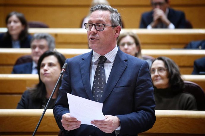 Archivo - El secretario general del PP de Madrid y senador, Alfonso Serrano, durante una sesión de control al Gobierno, en el Senado, a 18 de marzo de 2025, en Madrid