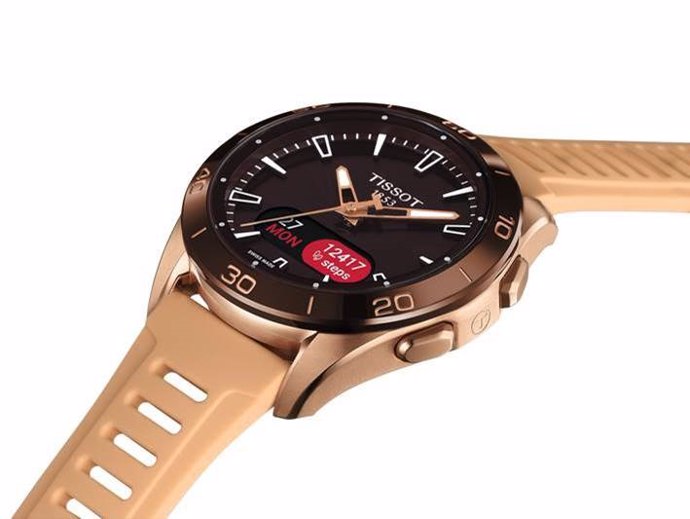 Tissot presenta el reloj T-Touch Connect Sport con autonomía infinita coincidiendo con La Vuelta Femenina, de la que es Cronometrador Oficial.