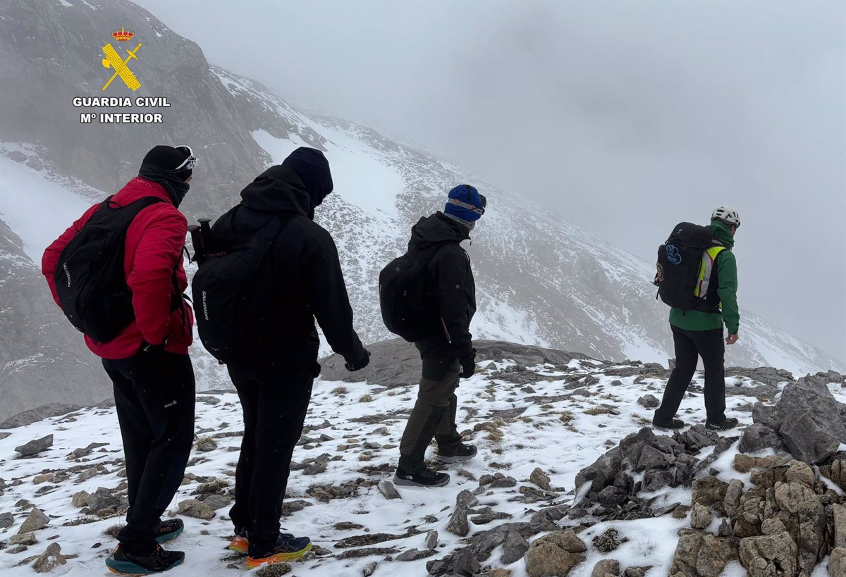 Rescatados tres jóvenes gallegos a más de 2.300 metros de altura en Picos de Europa