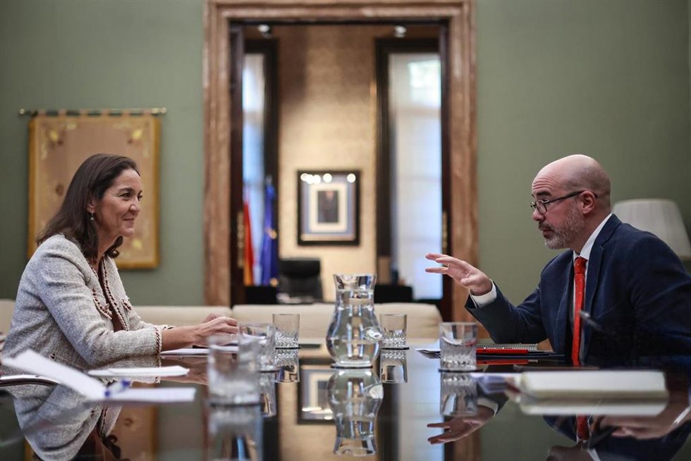 Archivo - El delegado del Gobierno en Madrid, Francisco Martín, en una reunión de trabajo con la portavoz socialista en el Ayuntamiento de Madrid, Reyes Maroto