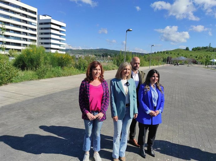 La presidenta de UPN y portavoz en el Ayuntamiento de Pamplona, Cristina Ibarrola, junto a la alcaldesa del Valle de Egüés, Xuriñe Peñas; la portavoz en el Ayuntamiento de Burlada, Ana Góngora, y el portavoz en  Huarte, Alfredo Marmaun.