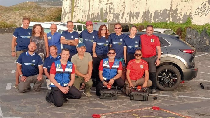 Cerca de vinte voluntários participam da busca por Arek, a criança desaparecida em Charco del Viento (Tenerife).