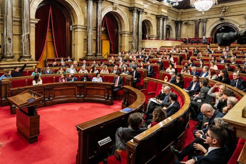 Archivo - Votación en el pleno del Parlament de Catalunya