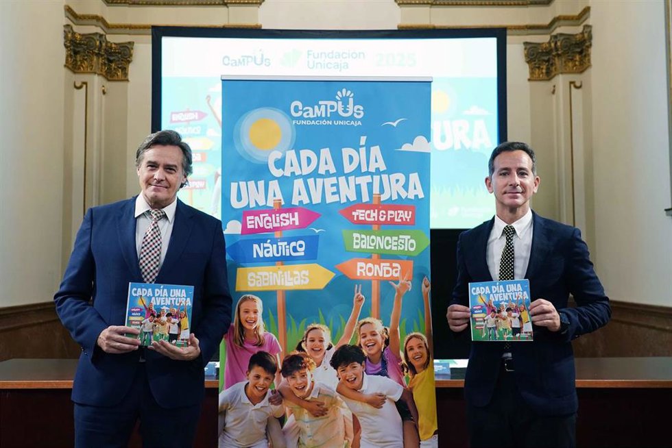 El director de Actividades Sociales de la Fundación Unicaja, Gerardo Lerones, y el responsable de Deportes, Tiempo Libre, Medio Ambiente y Voluntariado, Manuel Dorado, han dado a hoy las novedades de esta temporada.