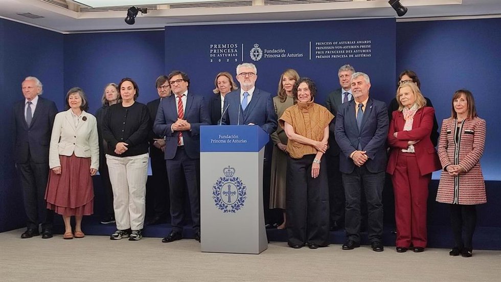 Miembros del jurado del Premio Princesa de Asturias de Comunicación y Humanidades 2025 durante la lectura del fallo este miércoles en Oviedo.