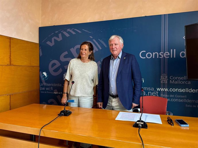 Archivo - El conseller insular de Turismo, José Marcial Rodríguez, en rueda de prensa.