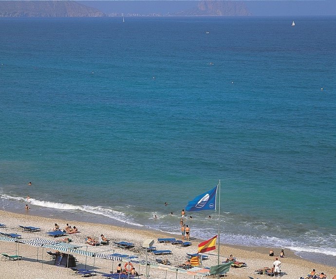 Una bandera azul en una playa de la Comunitat Valenciana