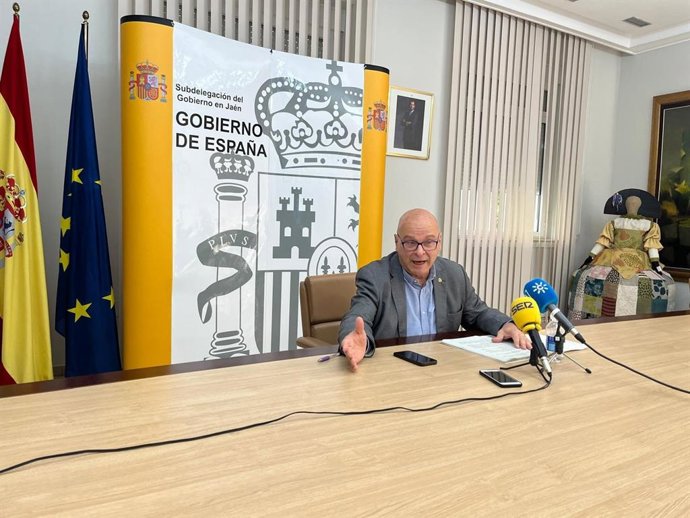 El subdelegado del Gobierno de España en Jaén, Manuel Fernández, informa sobre los fondos Next Generation.