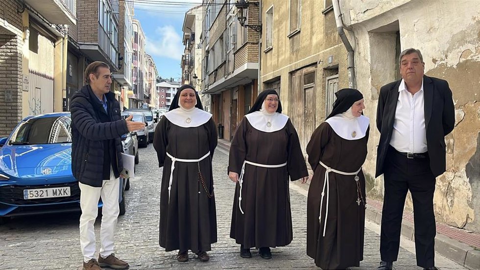 Tres de las cuatro religiosas antes de declarar