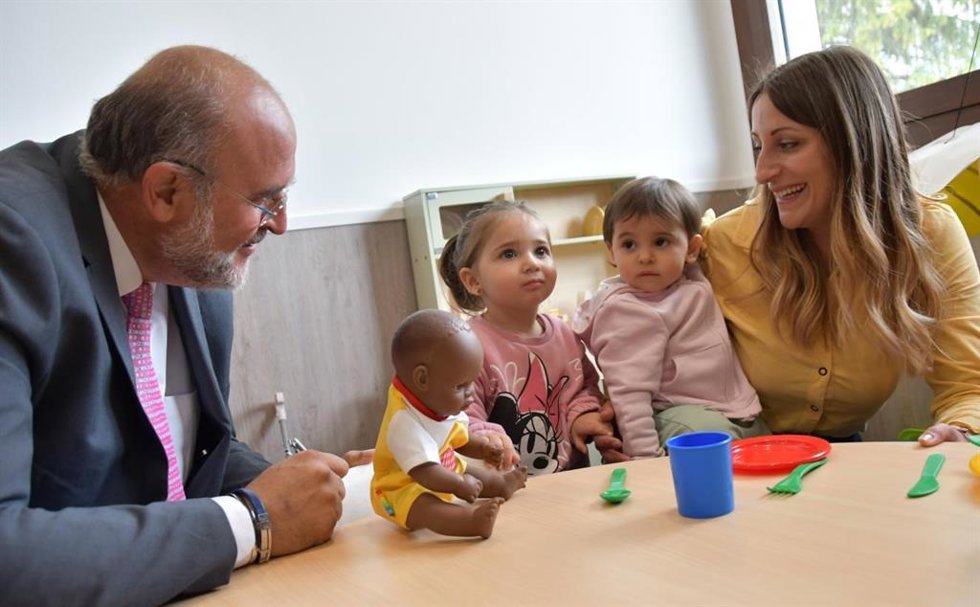 El vicepresidente primero del Gobierno regional, José Luis Martínez Guijarro, en Checa.