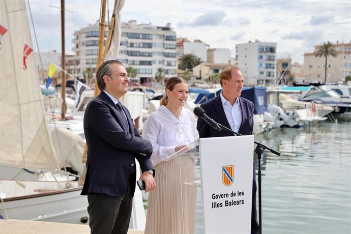 La presidenta del Govern, Marga Prohens, junto a los consellers Antoni Vera y Lafuente