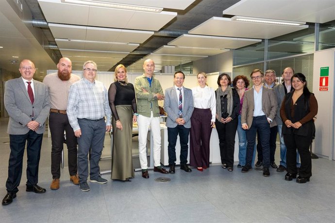 La presidenta de la Junta, María Guardiola, se reúne con el Servicio de Salud y Prevención de Riesgos Laborales
