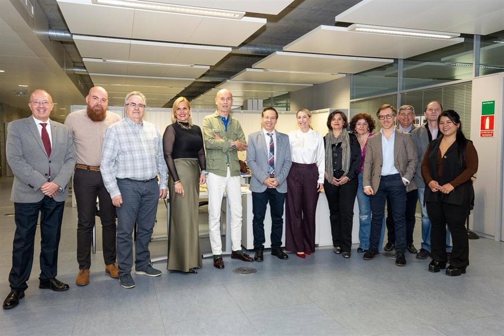 La presidenta de la Junta, María Guardiola, se reúne con el Servicio de Salud y Prevención de Riesgos Laborales
