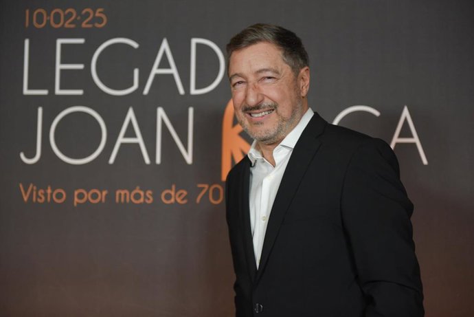 Archivo - El chef Joan Roca posa durante el photocall del homenaje de cocineros al chef Joan Roca, en el Hotel Grand Hyatt, a 10 de febrero de 2025, en Barcelona