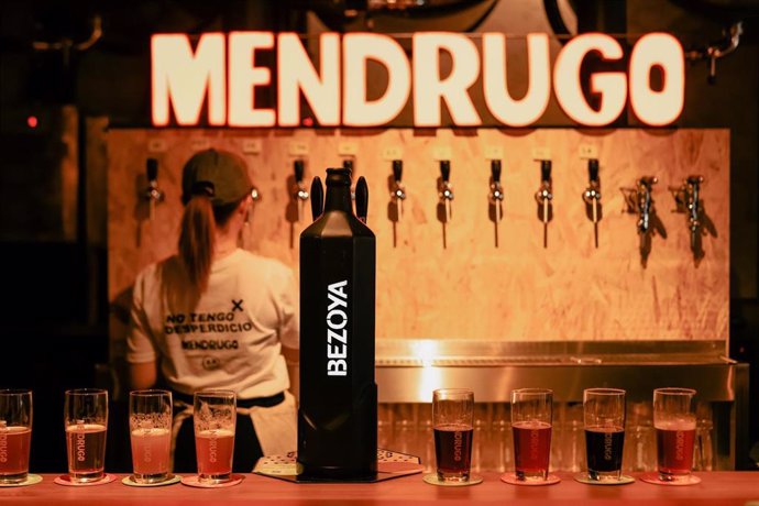 Madrid estrena su primer bar de cerveza artesanal elaborada con sobrantes de pan con el nombre de 'Mendrugo'