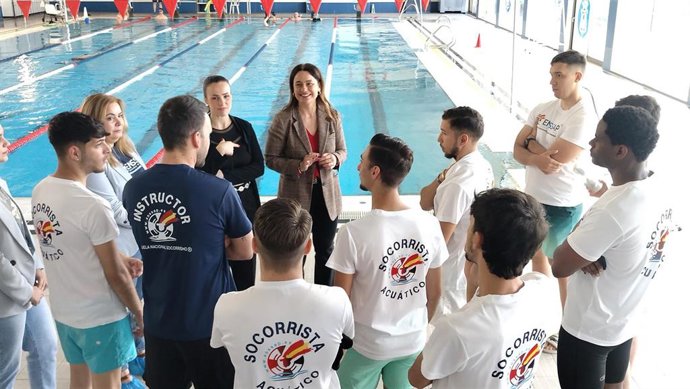 Curso de 'Socorrista' que desarrollan la Fundación Secretariado Gitano y el Ayuntamiento de Huelva.