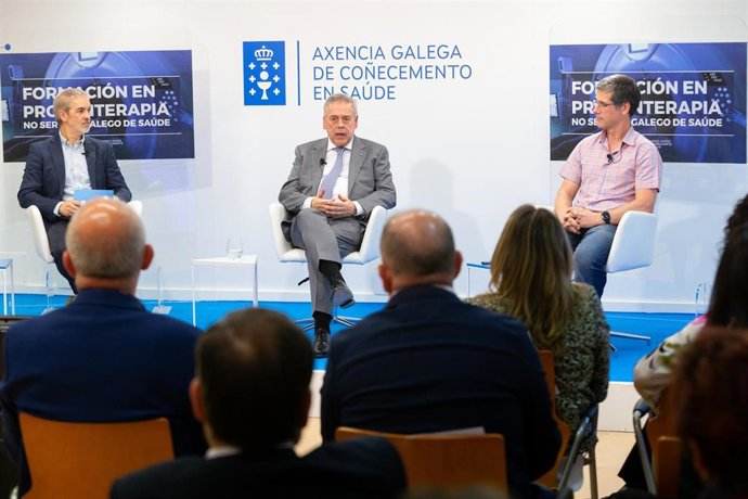 El conselleiro de Sanidade, Antonio Gómez Caamaño, en la presentación del programa formativo sobre protonterapia para profesionales del Sergas.