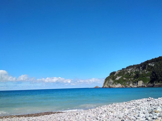 Archivo - Playa de la Concha de Artedo, en Cudillero, Asturias.