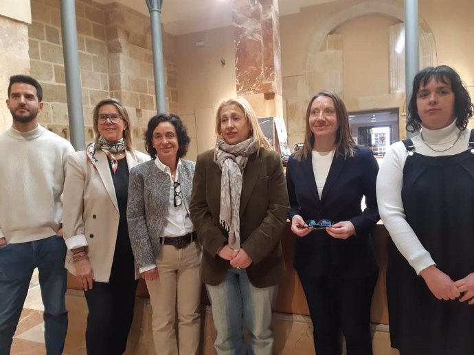 De izd a dcha, Monteseguro, Morales, Sánchez, De Gregorio, Fernández y Ferrer en la inauguración de la exposición.