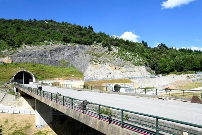 Túneles de Karraskain y Udalaitz y viaducto de Gabaundi.