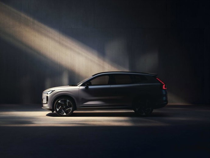 Volvo lanza el 'concept car' del XC70, el híbrido enchufable con autonomía eléctrica de 200 kilómetros.