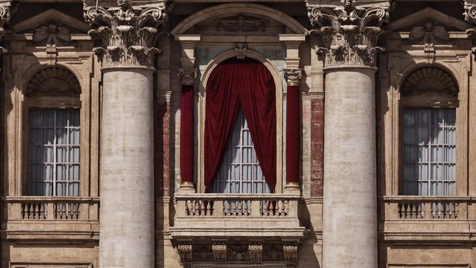 May 6,  2025 - Vatican City.  Red drapes are wrapped around columns of the central lodge of St. Peter's Basilican Vatican city, before the Conclave starting on May 7, where the 267th pontiff of the Catholic Churc will be elected. ÂEvandroInetti_via ZUMA 