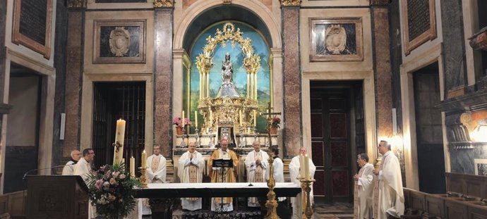 El Arzobispo de Toledo y Primado de España, don Francisco Cerro Chaves, preside la santa misa pro eligendo Romano Pontifice, en la capilla de la Virgen del Sagrario, de la Catedral Primada.
