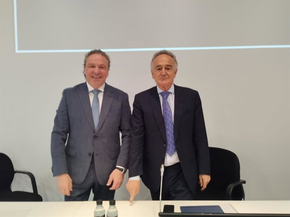 El presidente de CIE Automotive, Antón Pradera, y el consejero delegado de la compañia Jesús María Herrera, antes de la Junta General de Accionistas en Bilbao