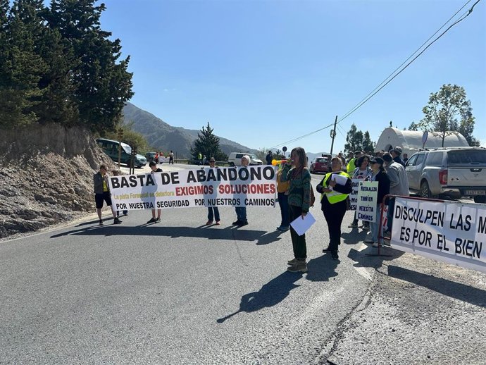 Acto De Protesta Por El Estado Del Camino Forestal En La Alpujarra.