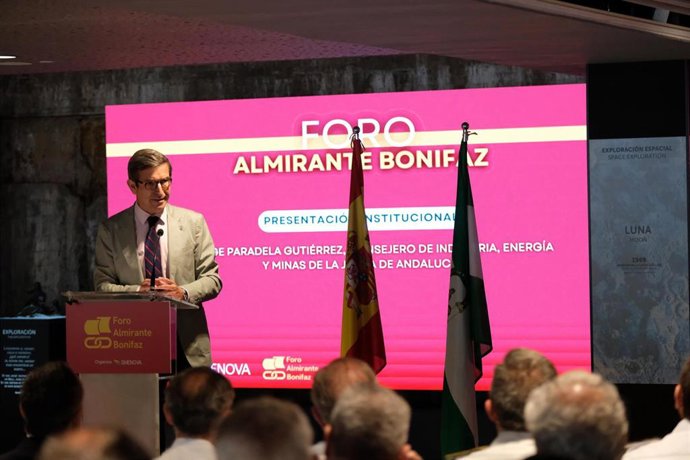 El consejero Jorge Paradela interviene en el Foro Almirante Bonifaz organizado por Ghenova en Sevilla.