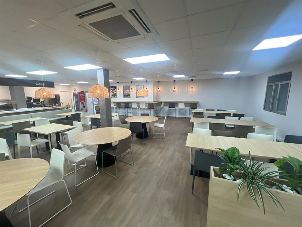 Archivo - Cafetería-restaurante del Hospital Universitario Torrecárdenas de Almería.