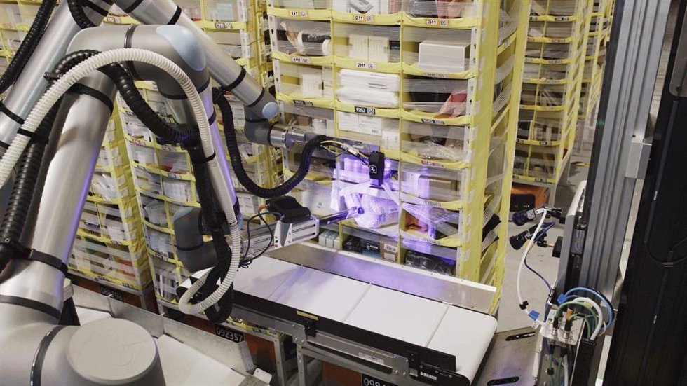 El nuevo robot de Amazon con sentido del tacto, Vulcan.