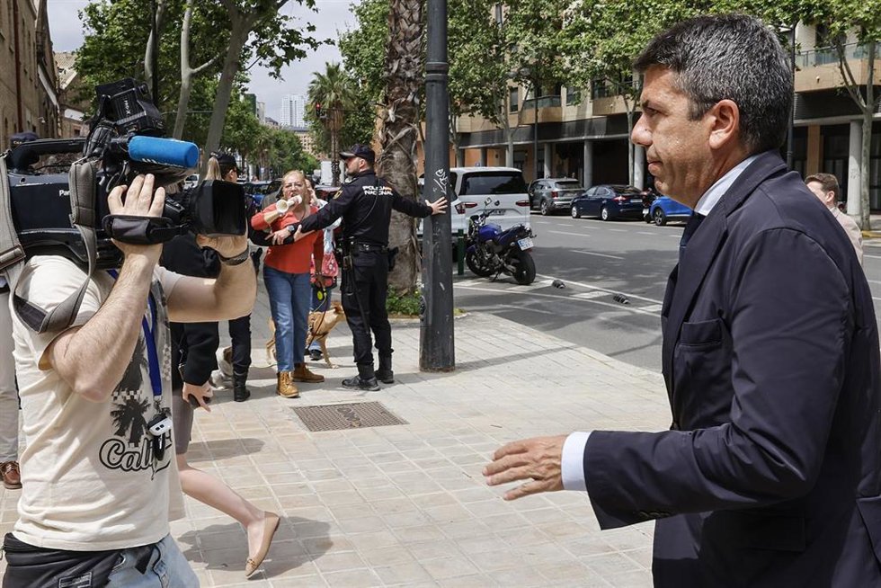 Mazón a su llegada al acto en La Harinera