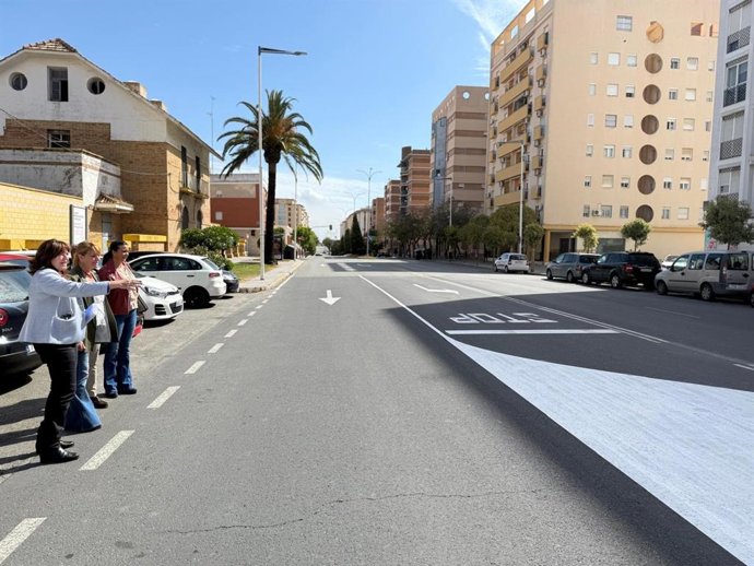 Visita al refuerzo del pintado de la señalización en Huelva.