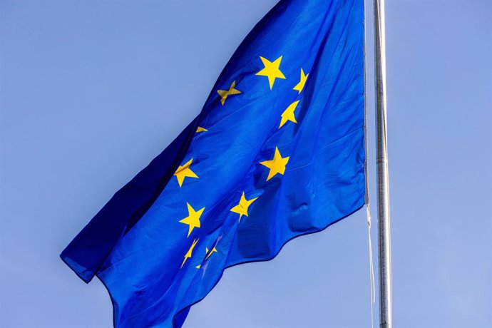 Archivo - FILED - 05 October 2022, France, Strasbourg: The flag of the European Union flies in front of the European Parliament building in Strasbourg. Bosnia-Herzegovina's journey towards European Union membership reached a milestone last December when i