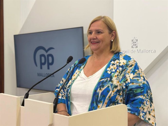 La consellera insular del PP en el Consell de Mallorca Magdalena Garcia comparece en rueda de prensa.