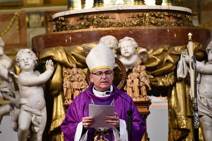 El obispo de Jaén, Sebastián Chico Martínez, en el funeral por el papa Francisco.