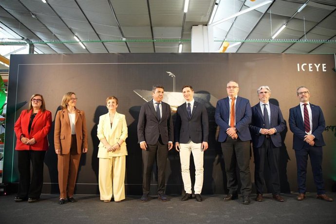 La empresa de satélites SAR Iceye abre un centro de investigación, desarrollo y fabricación en Paterna (Valencia).