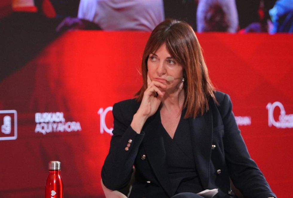Archivo - La eurodiputada del PSOE, Idoia Mendia, durante el 10 Congreso del PSE-EE, en el Palacio de Congresos y Auditorio Kursaal, a 15 de febrero de 2025, en Donostia-San Sebastián