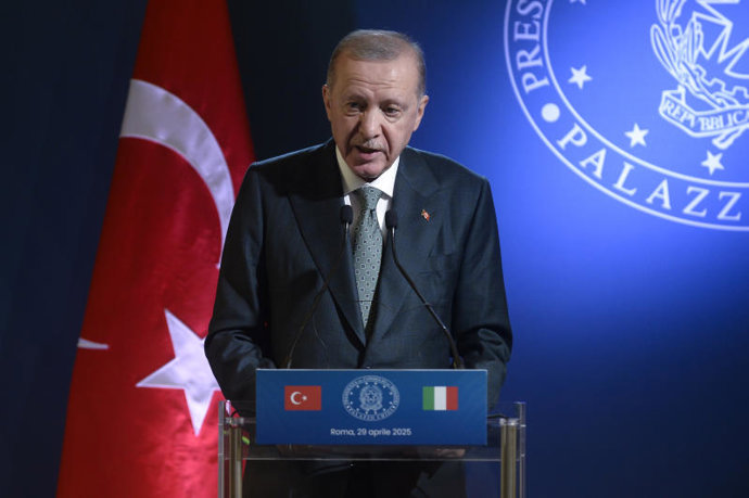 29 April 2025, Italy, Rome: Turkish President Recep Tayyip Erdogan speaks during a joint press conference with Italian Prime Minister Giorgia Meloni (Not Pictured) during his visit to Italy. Photo: Stefano Carofei/IPA via ZUMA Press/dpa