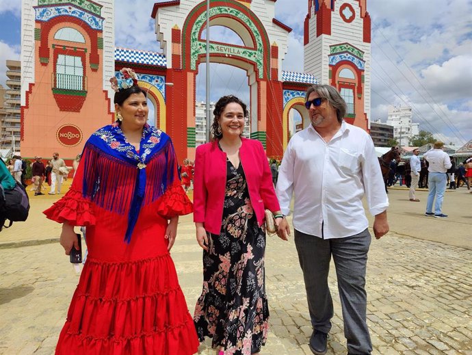 La portavoz del Grupo Parlamentario Por Andalucía y miembro de IU Andalucía, Inma Nieto, este miércoles en su visita a la Feria de Sevilla.