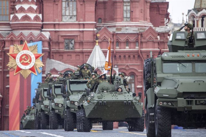 Archivo - MOSCOW, May 9, 2024  -- Military vehicles march during the Victory Day military parade, which marks the 79th anniversary of the Soviet victory in the Great Patriotic War, Russia's term for World War II, on Red Square in Moscow, Russia, May 9, 20