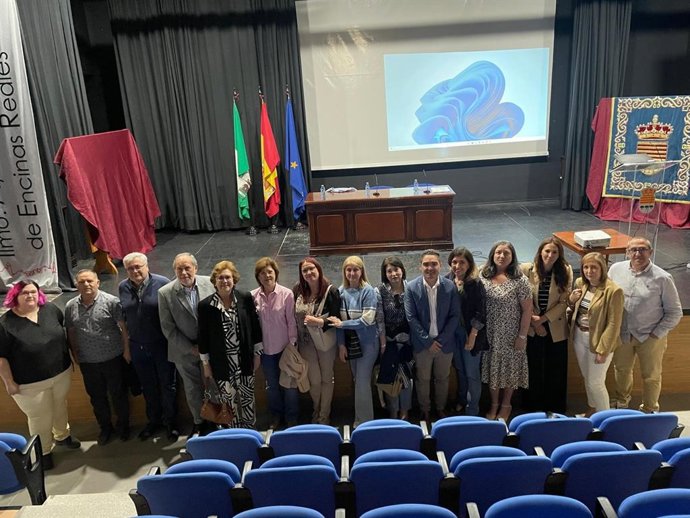 Botella (5ª dcha.), en la puesta en marcha en Encinas Reales del taller inicial de la Relas 'Impulso y desarrollo de la acción local en salud'.