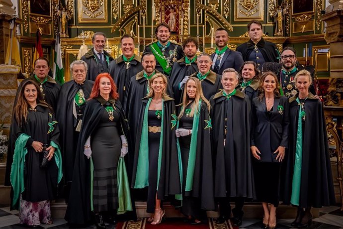 Miembros de la Orden de San Lázaro junto a los Caballeros y Damas recién investidos